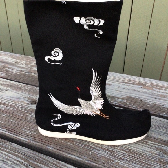 Chinese Hanfu Soap Boots Black and White Mid-Calf Boots with Crane Pattern main image 7